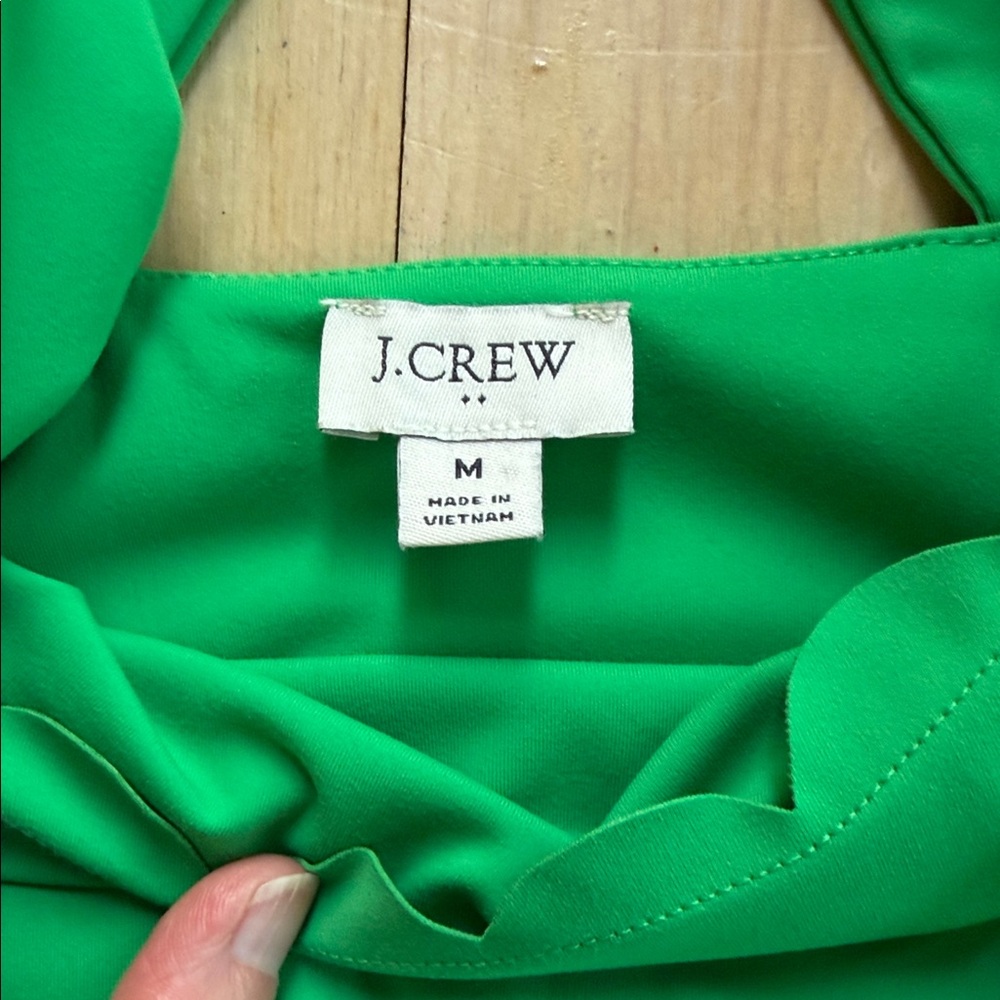 Green Scallop-Hem Sleeveless Dress With Shorts Underneath - Picture 3 of 4